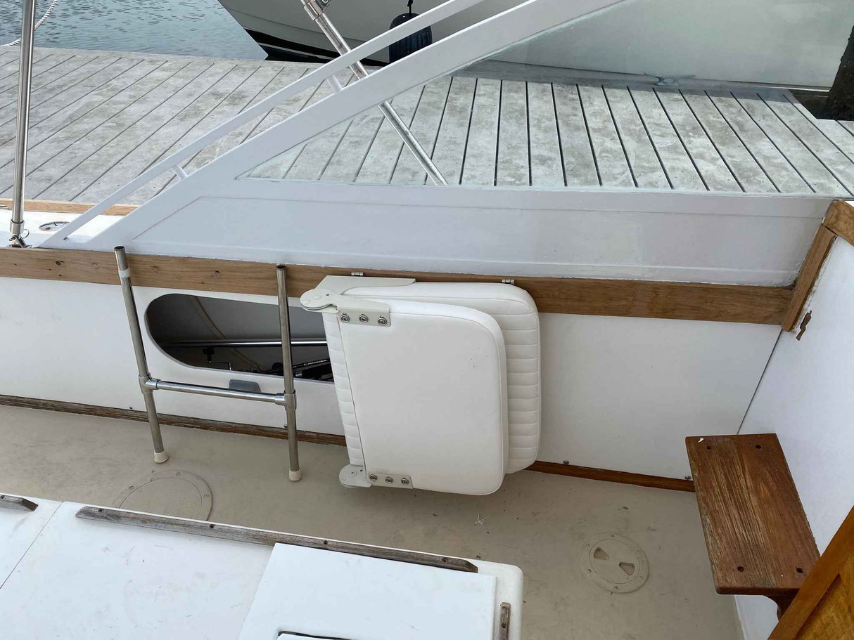 Side Mounted Helm Seat for Ultimate Boating Comfort and Control
