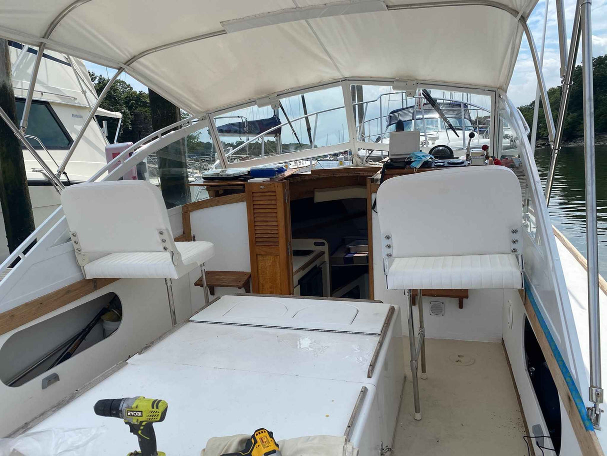 Side Mounted Helm Seat for Ultimate Boating Comfort and Control