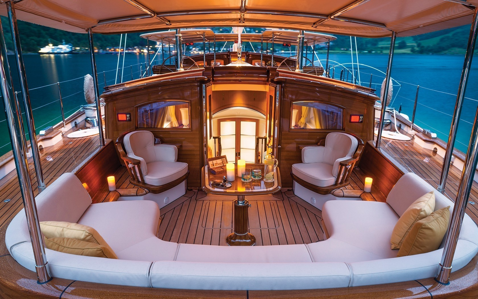 Custom Boat Tables for Comfort and Functionality on the Water