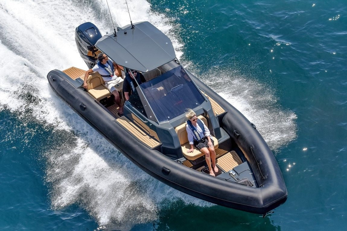 Can custom boat furniture enhance the overall aesthetics of a watercraft? - ArrigoniDesign