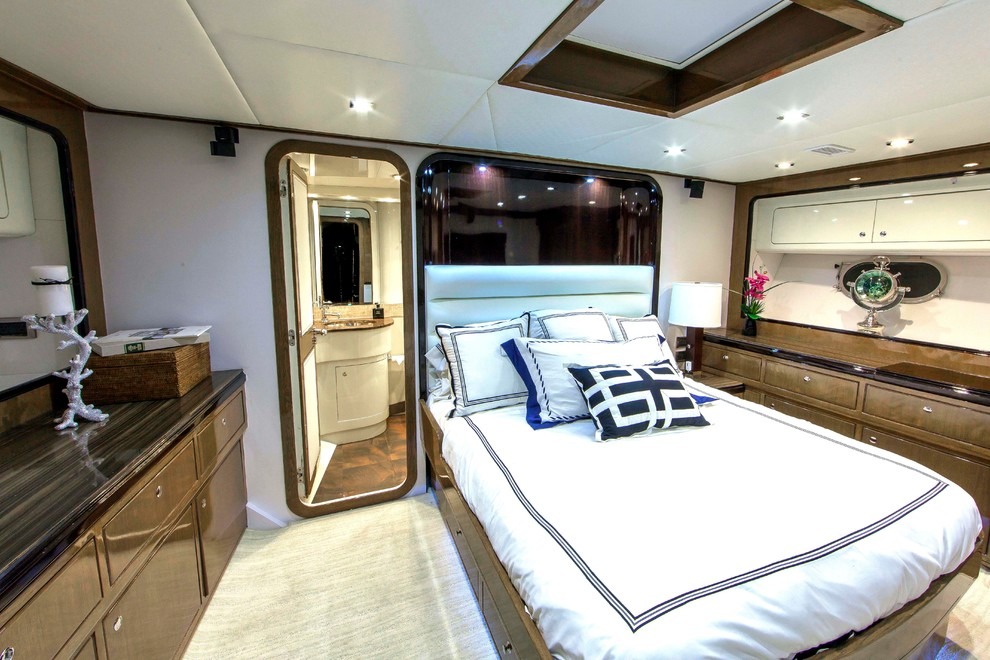 How to decorate a boat interior